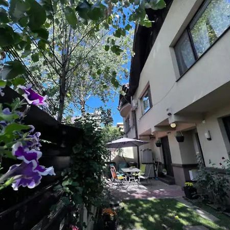 Vila Luminoasa Cu Curte Privata Bukurešť Exteriér fotografie