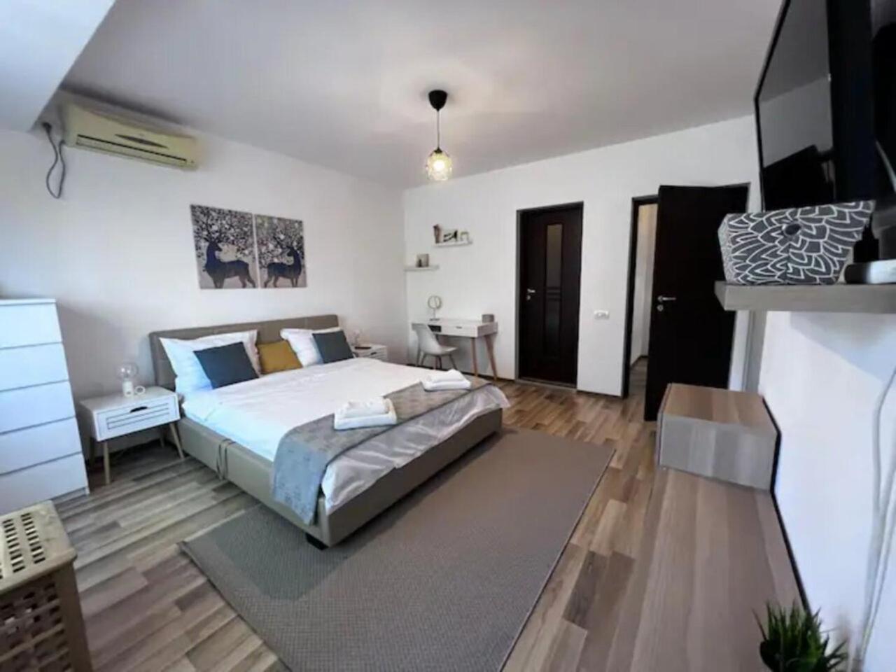 Vila Luminoasa Cu Curte Privata Bukurešť Exteriér fotografie