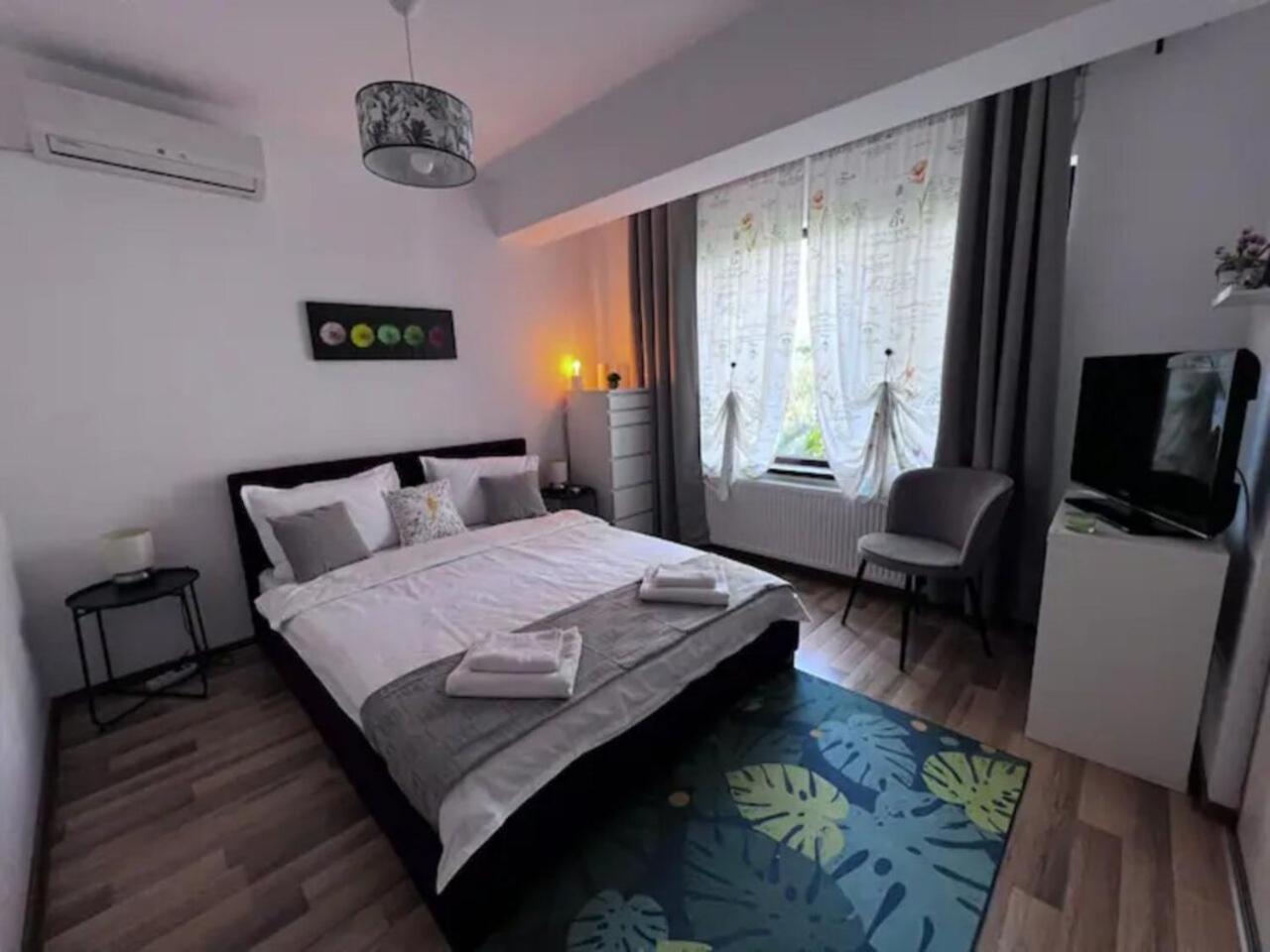 Vila Luminoasa Cu Curte Privata Bukurešť Exteriér fotografie