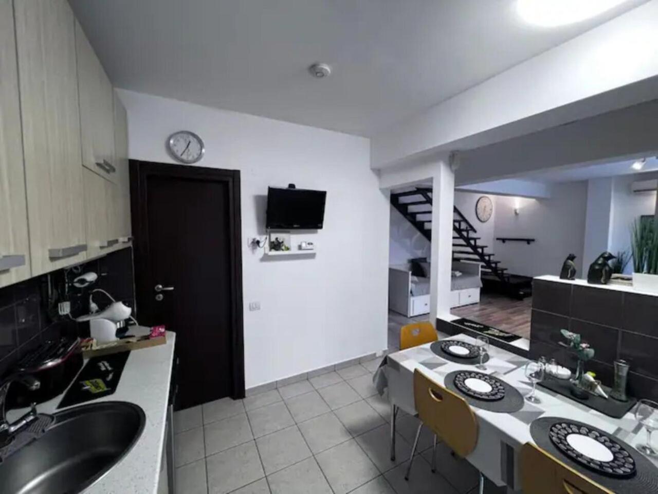 Vila Luminoasa Cu Curte Privata Bukurešť Exteriér fotografie