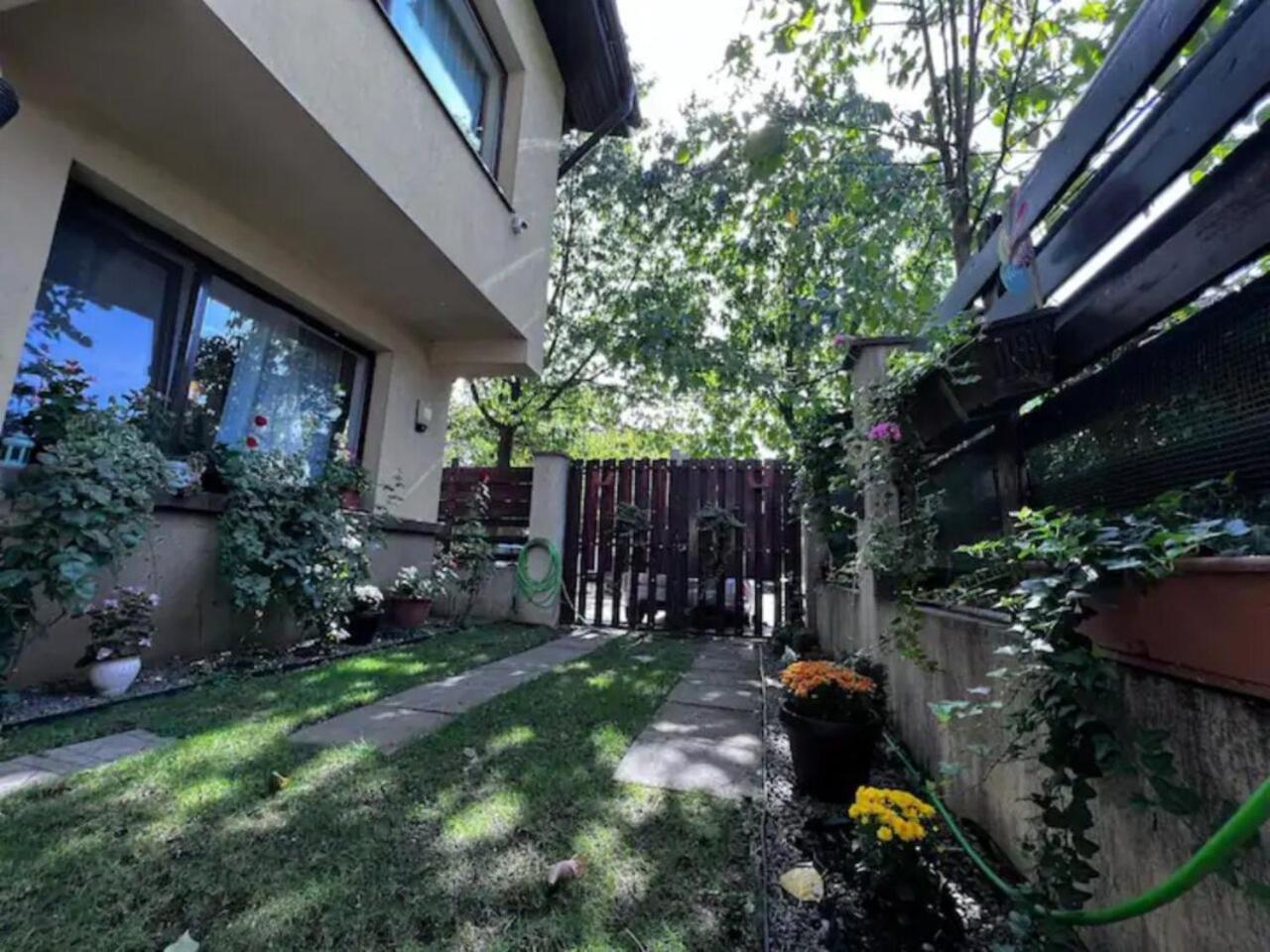 Vila Luminoasa Cu Curte Privata Bukurešť Exteriér fotografie