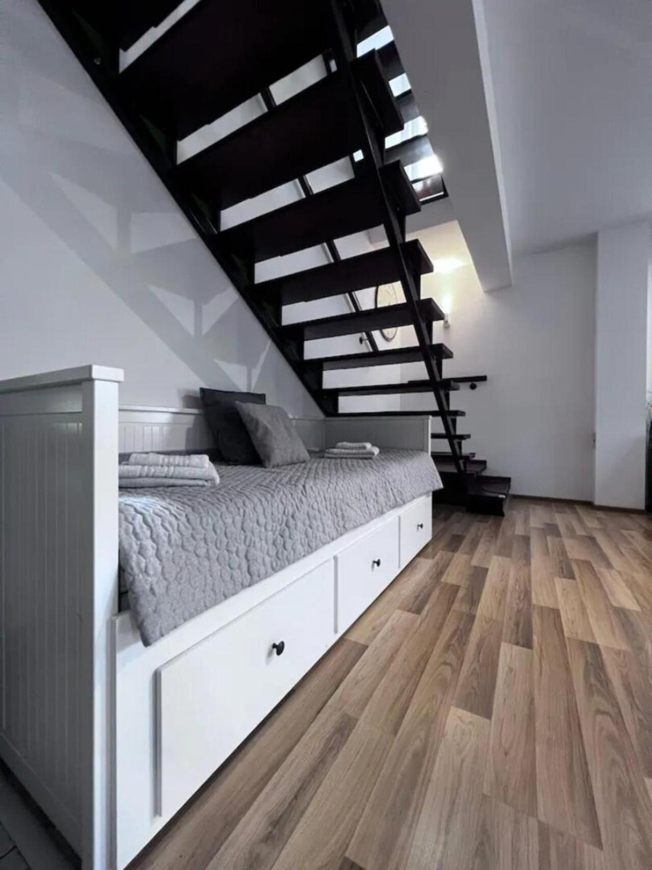 Vila Luminoasa Cu Curte Privata Bukurešť Exteriér fotografie