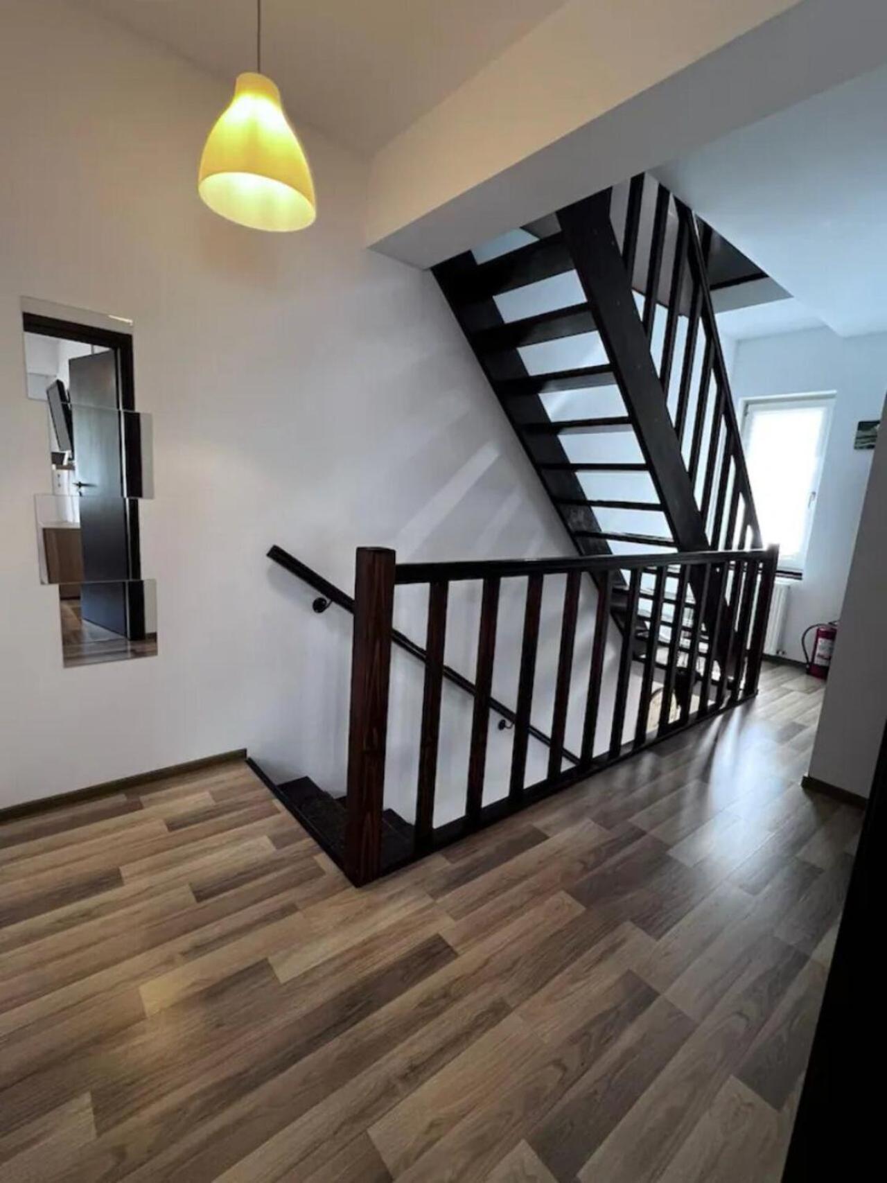 Vila Luminoasa Cu Curte Privata Bukurešť Exteriér fotografie