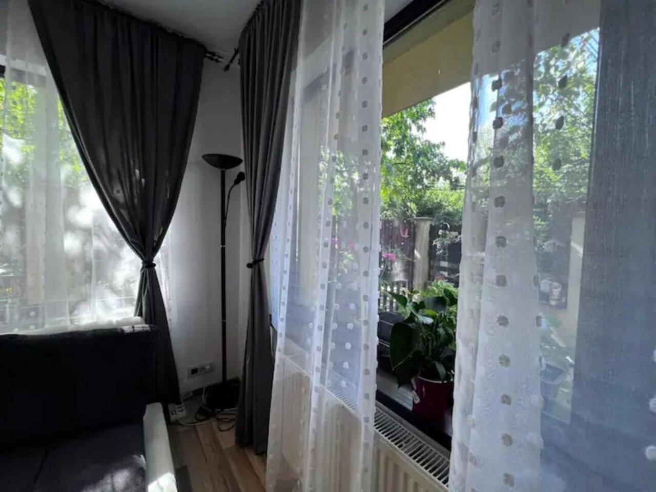 Vila Luminoasa Cu Curte Privata Bukurešť Exteriér fotografie